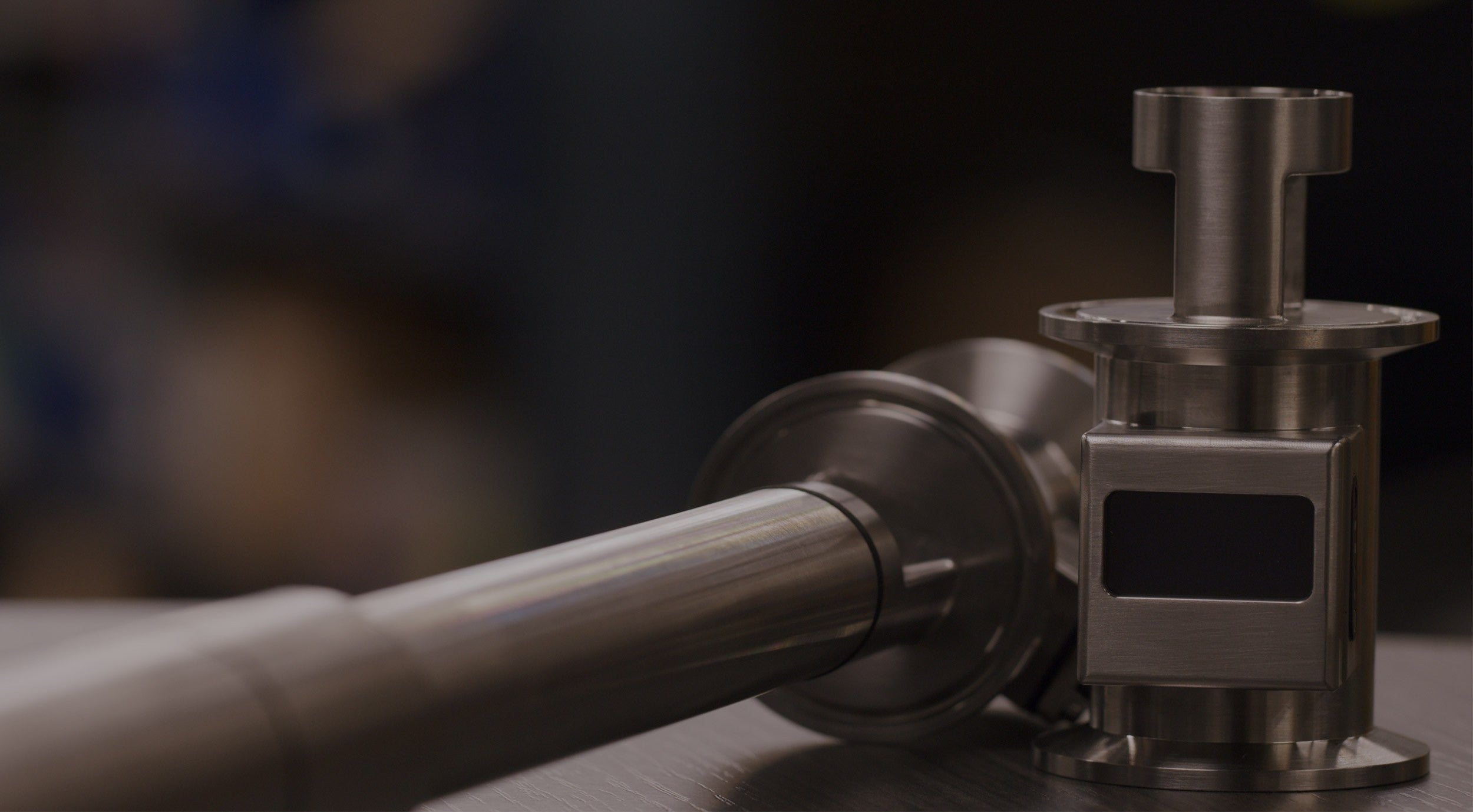 Close-up of a SennosM3 on a dark background